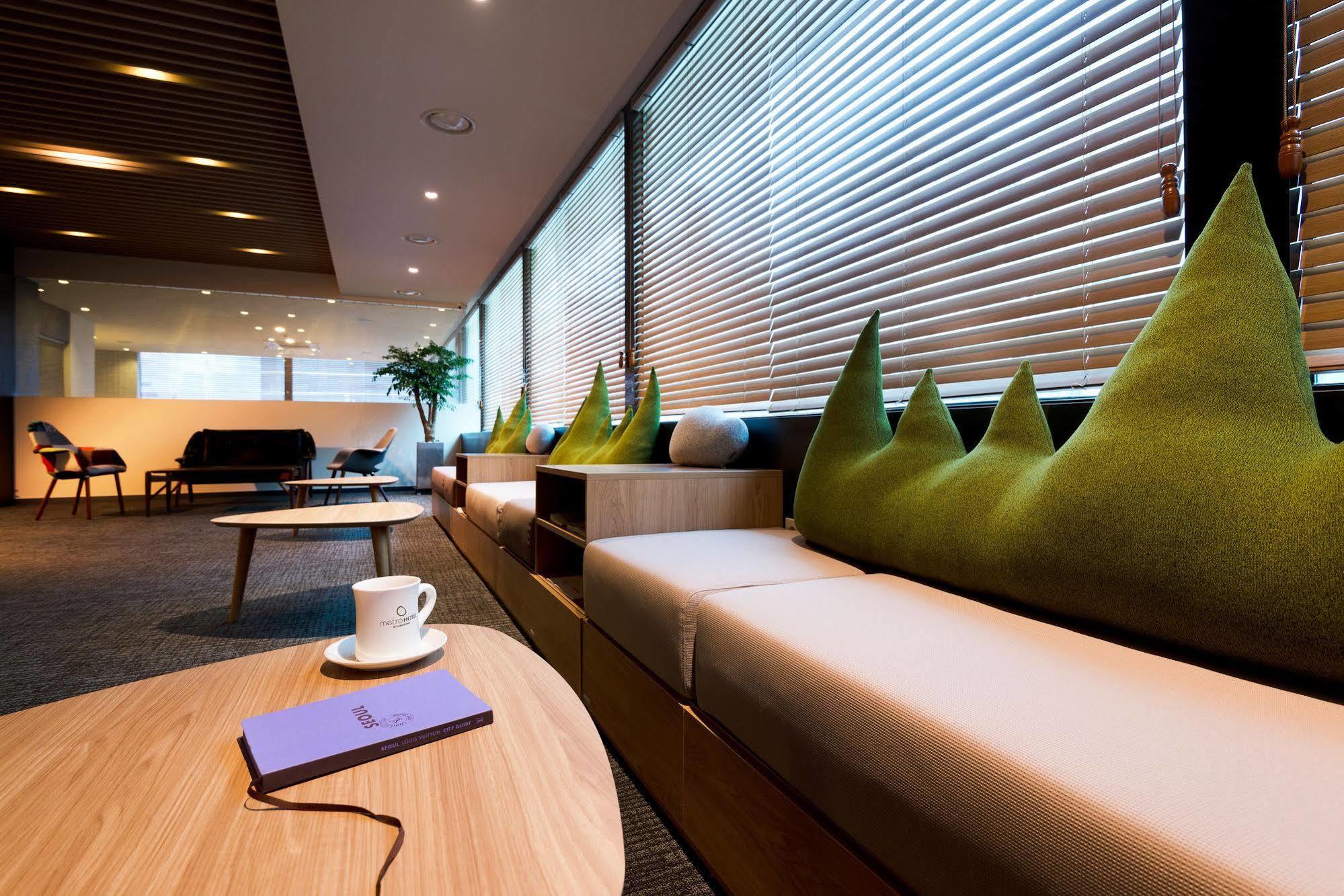 Metro Hotel Myeongdong Сеул Экстерьер фото