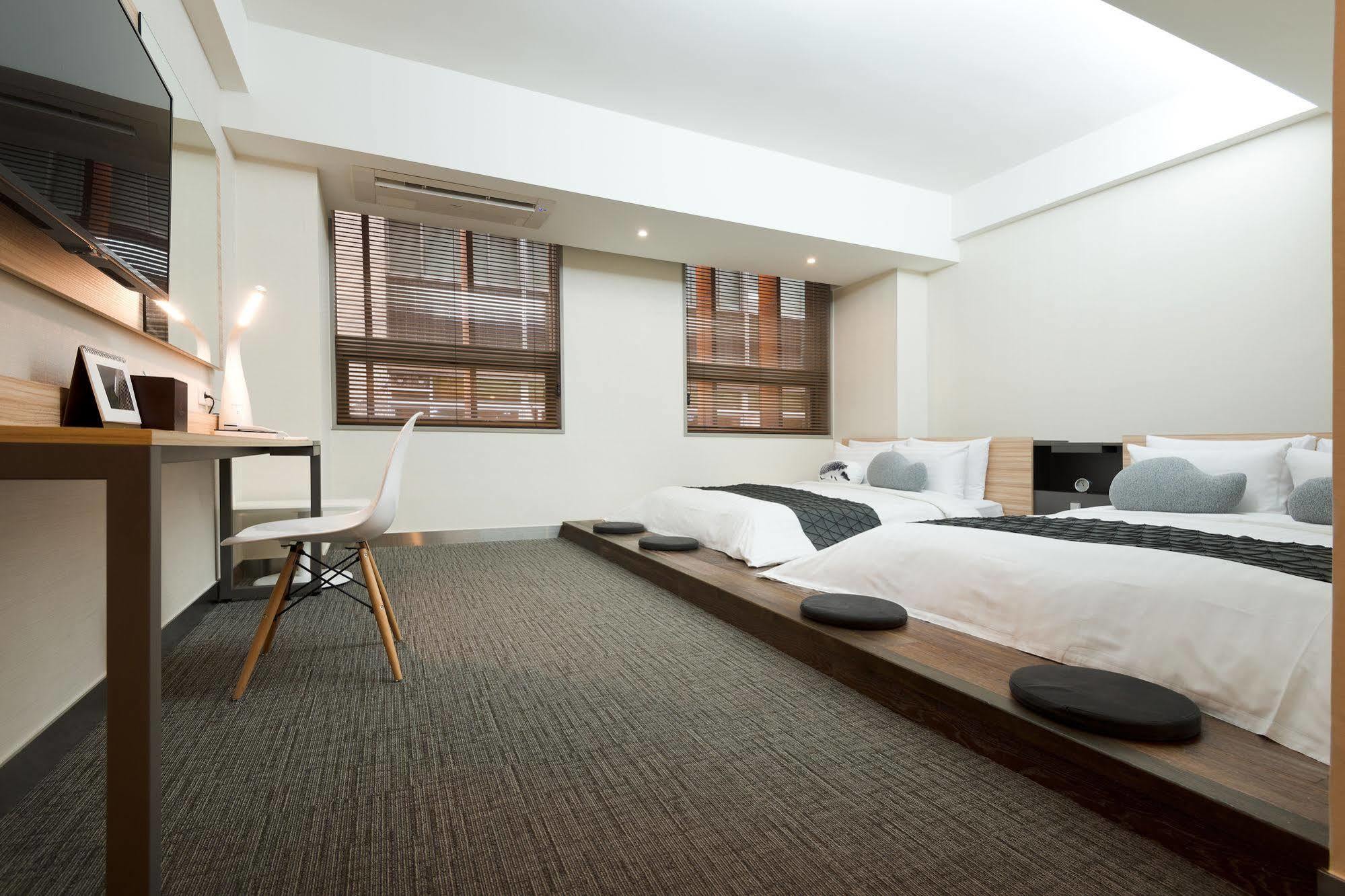 Metro Hotel Myeongdong Сеул Экстерьер фото