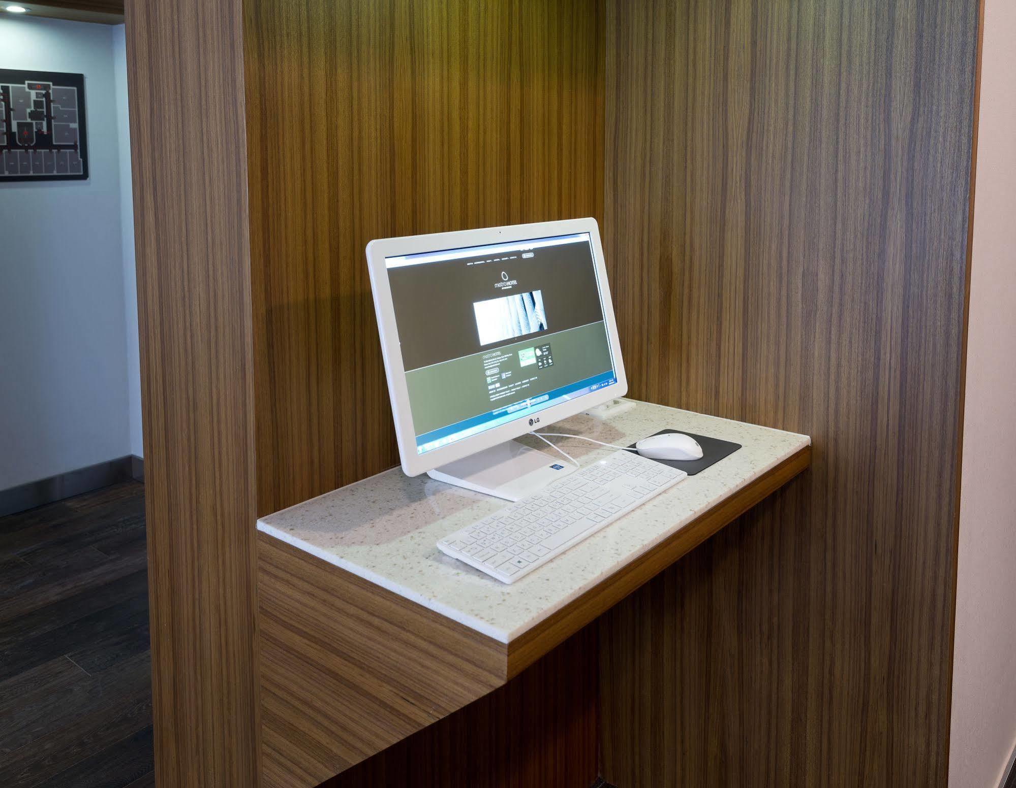 Metro Hotel Myeongdong Сеул Экстерьер фото