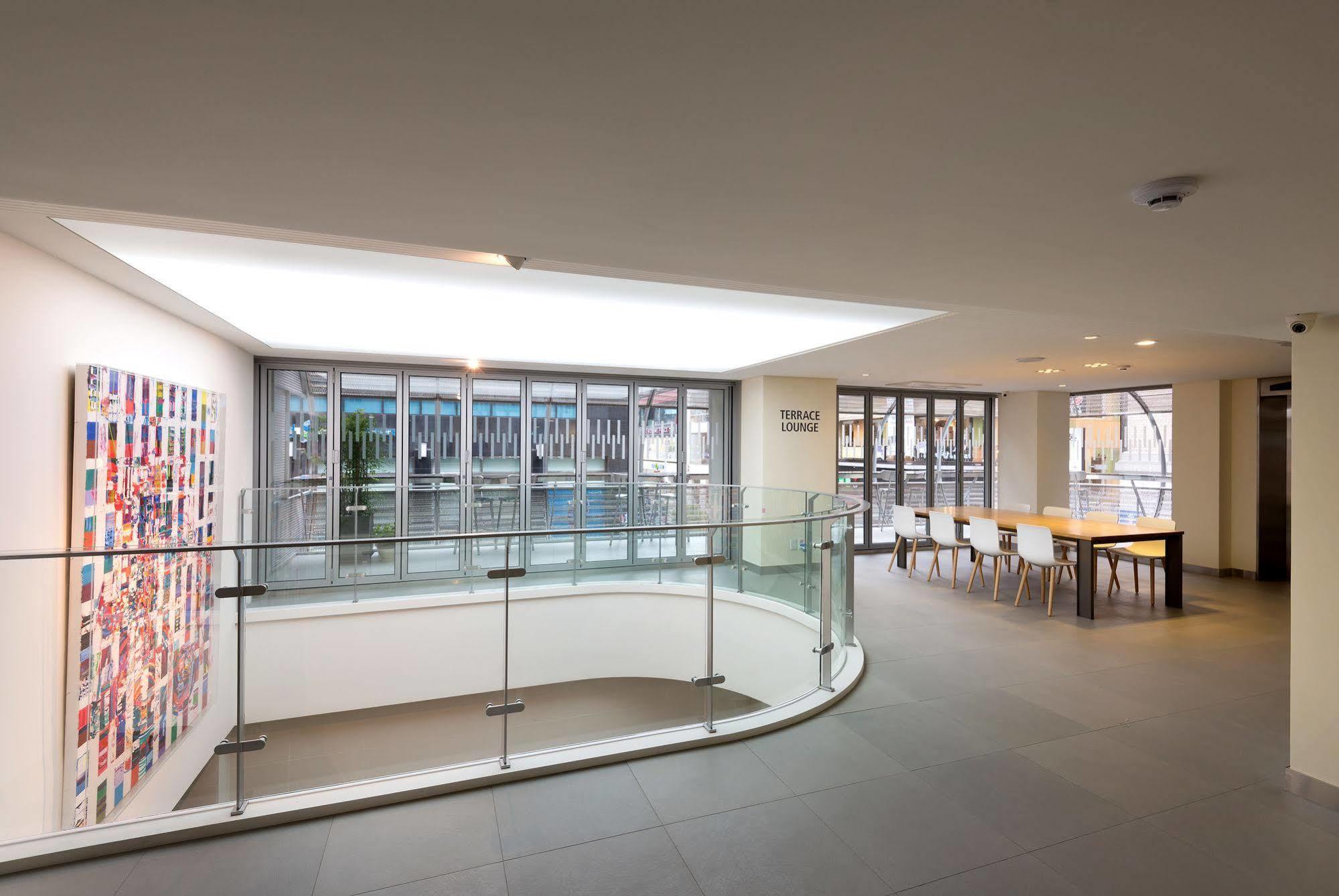 Metro Hotel Myeongdong Сеул Экстерьер фото